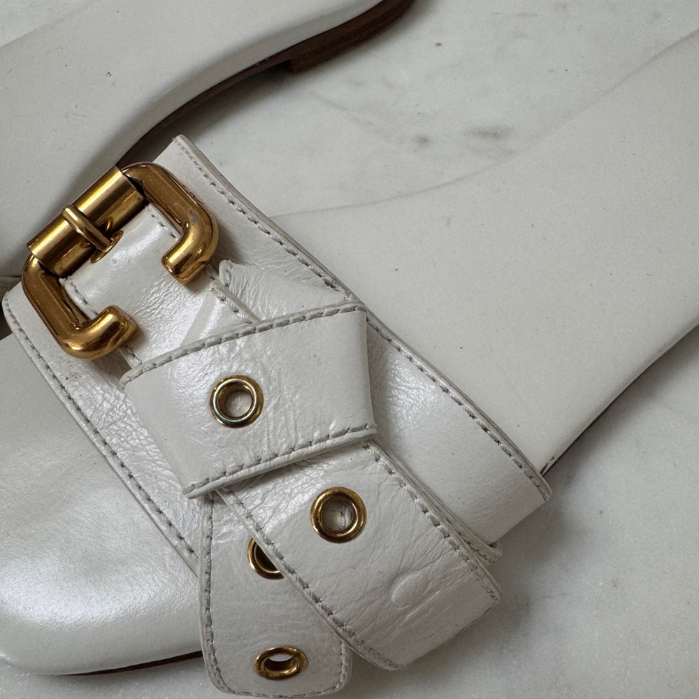 🤍 CHLOE Mae White Leather Buckle Flat Slide Sandals 🤍 - Picture 4 of 9